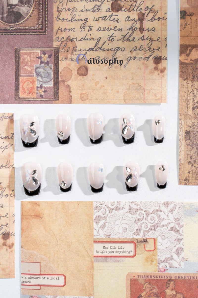 Nailosophy أظافر جل مصنوعة يدويًا باللون البيج مع تصميم قطة عين سوداء فرنسية مع فراشة | شكل كوفين - Image 2